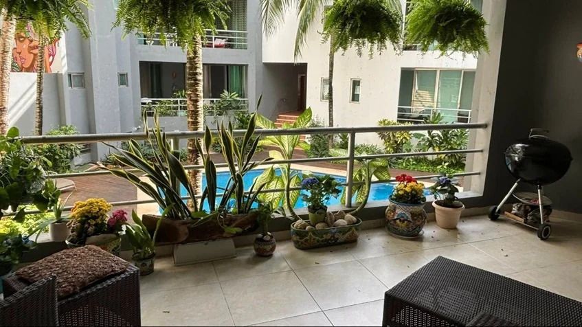 4 de 12: un balcon con plantas en condo capri playa del carmen