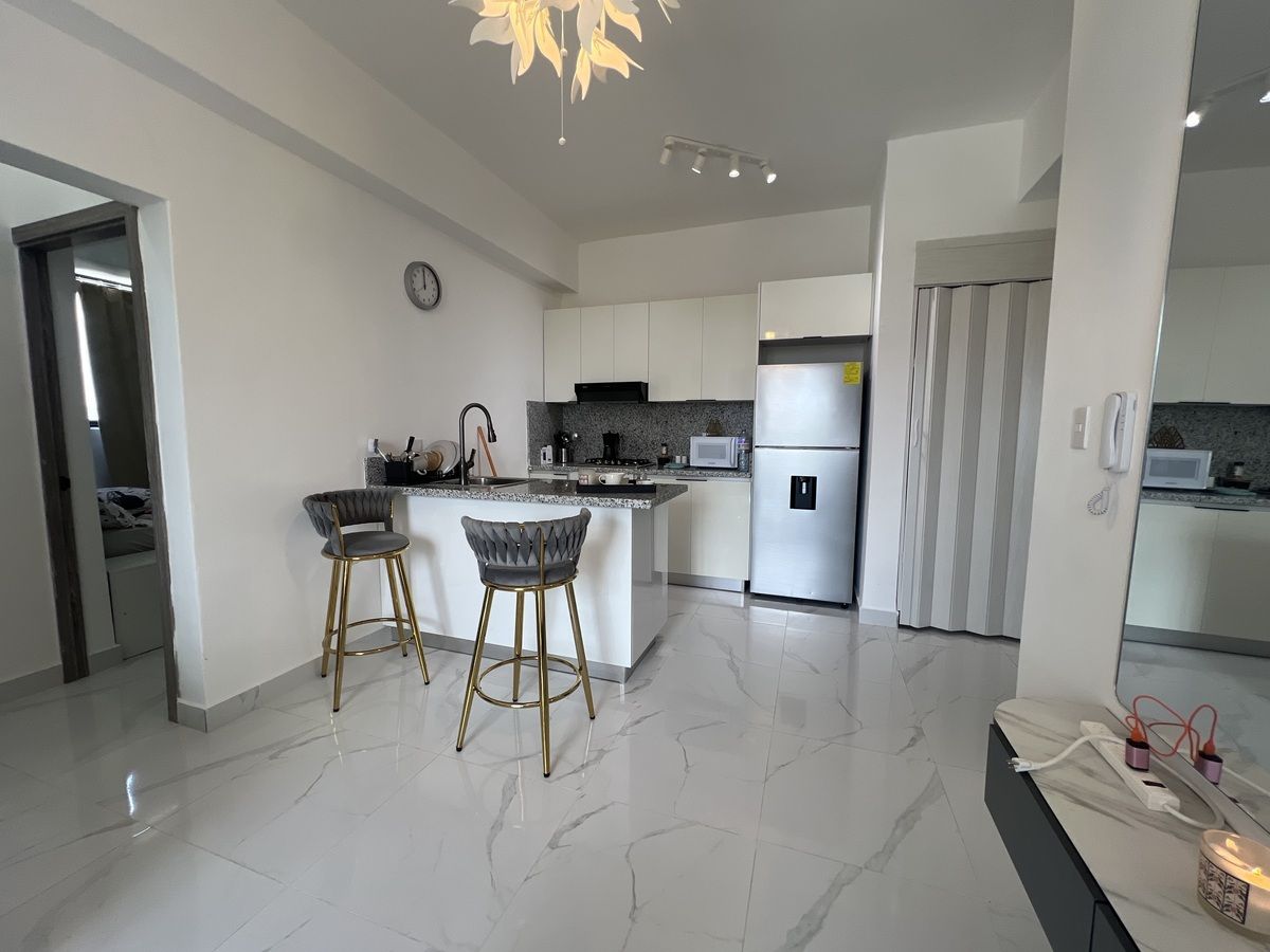 Alq Apto Amueblado 2 habs 1 baño image 2