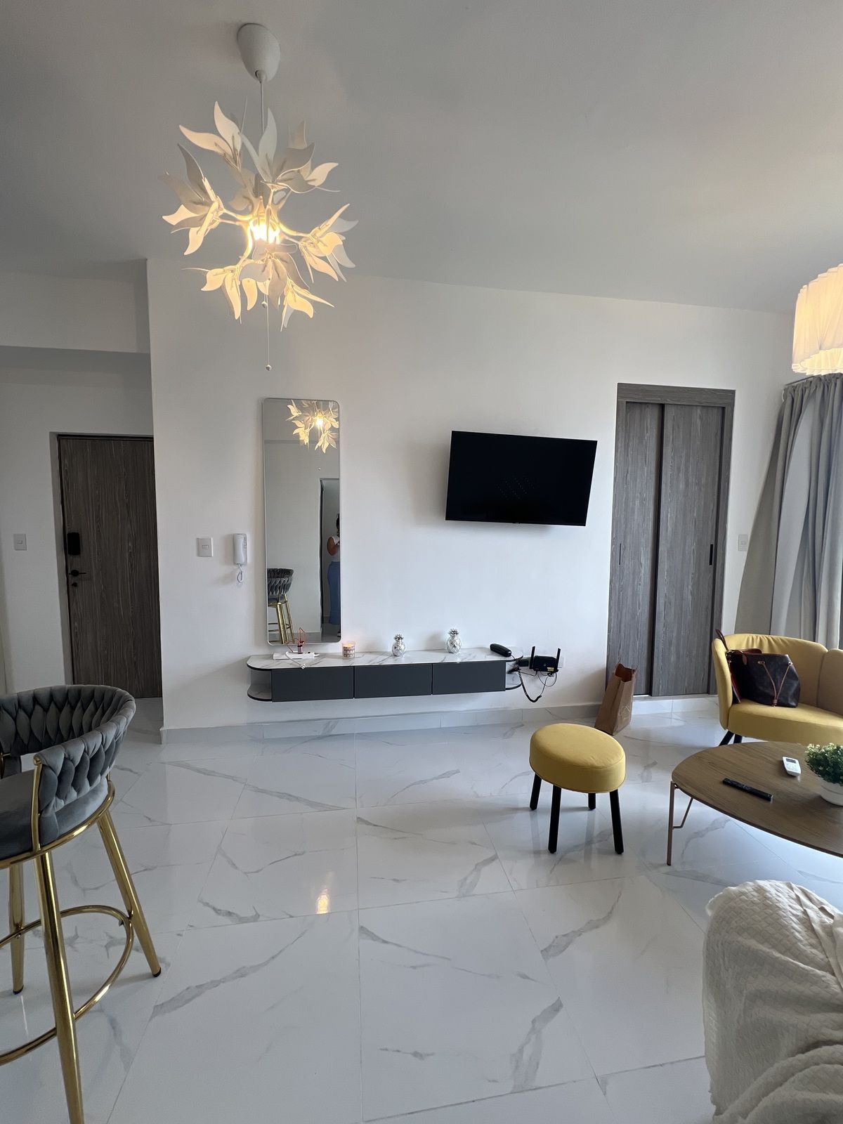 Alq Apto Amueblado 2 habs 1 baño image 12