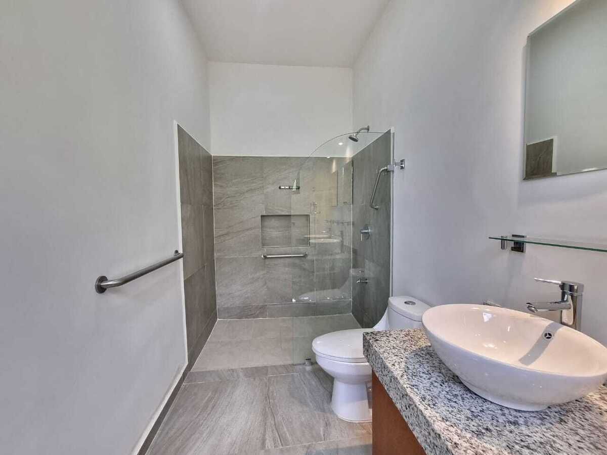 9 de 15: Baño Segunda Habitación