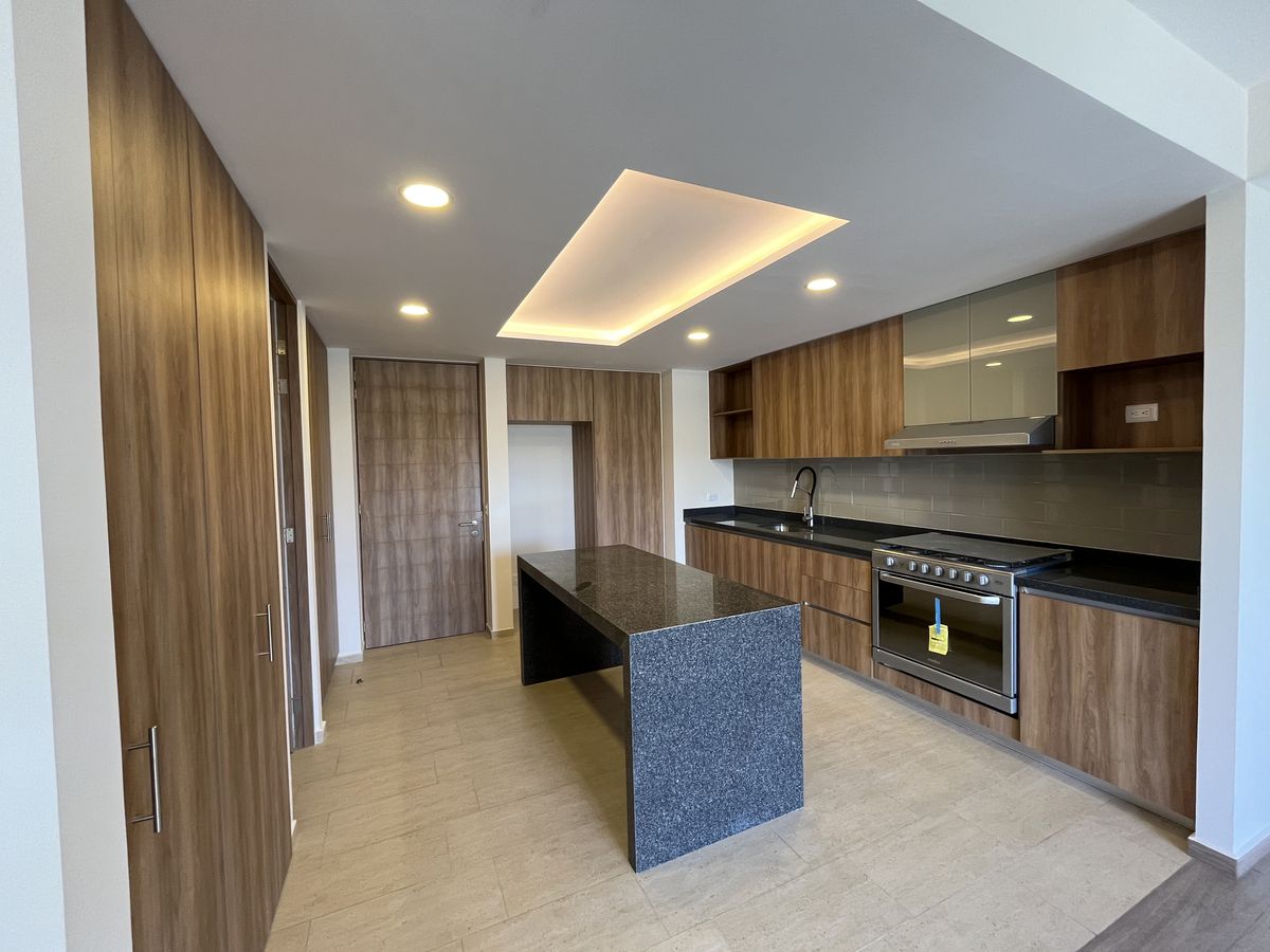 2 of 12: cocina