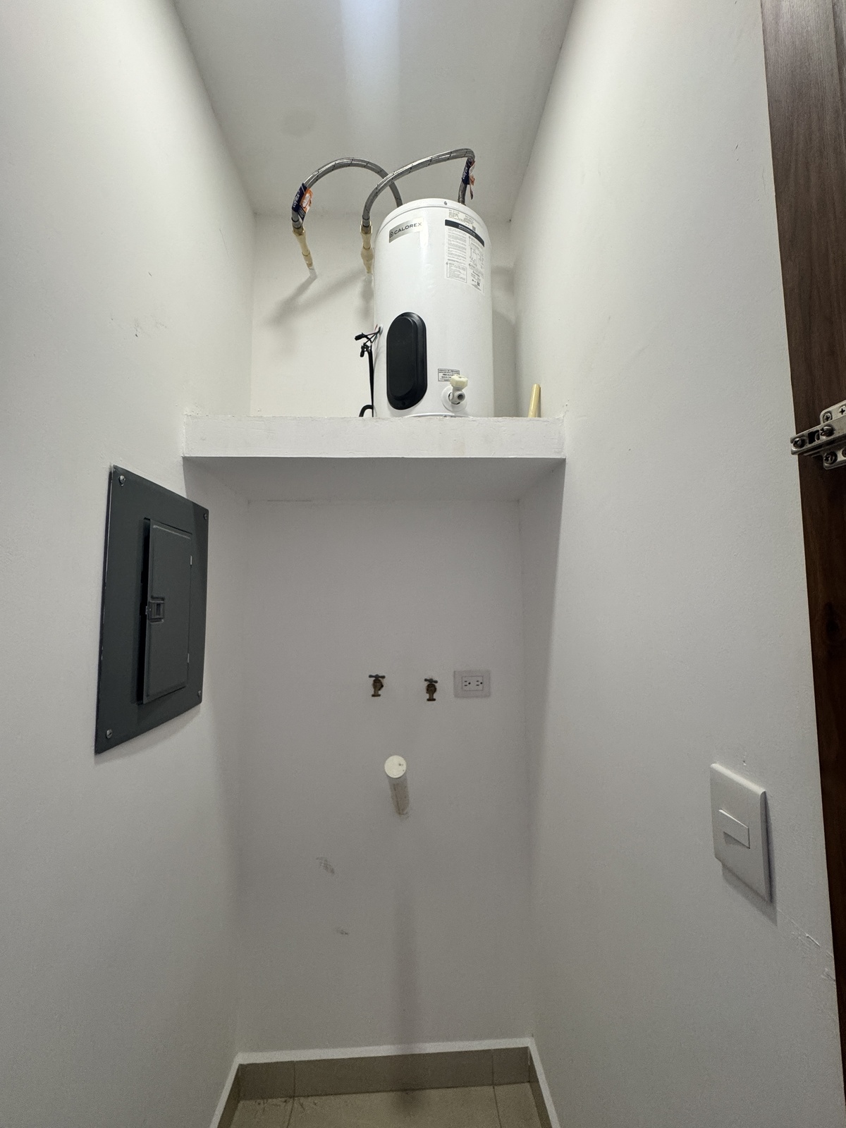 8 of 23: Área de lavandería