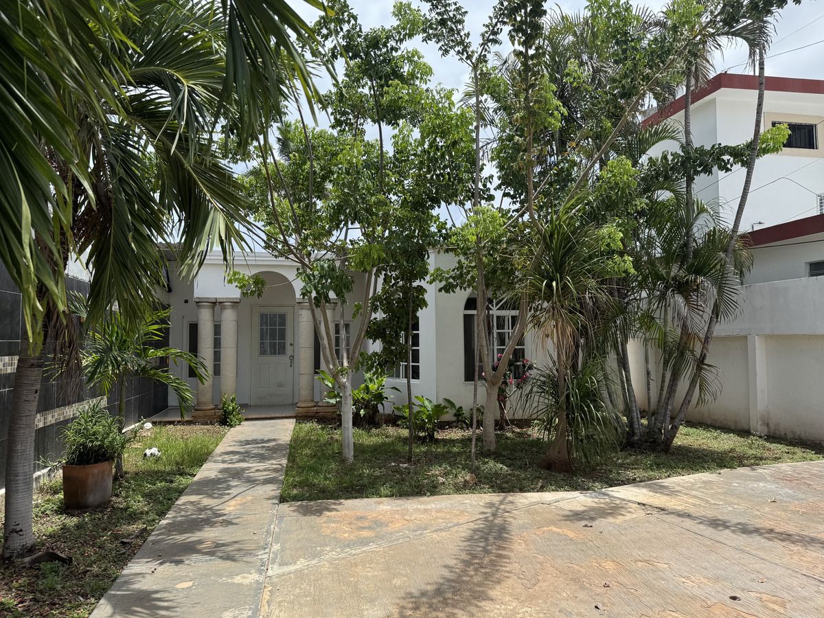 1 of 19: Fachada