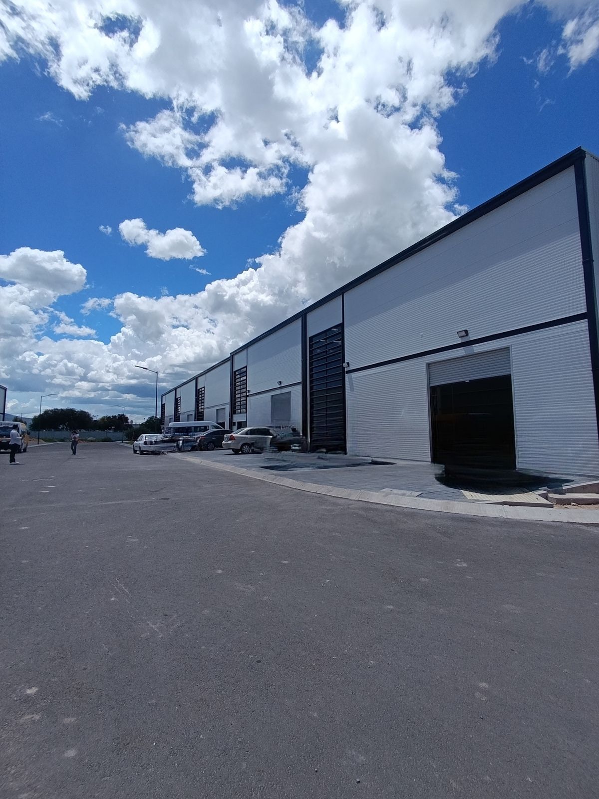 Bodega en parque industrial, frente al PIQ