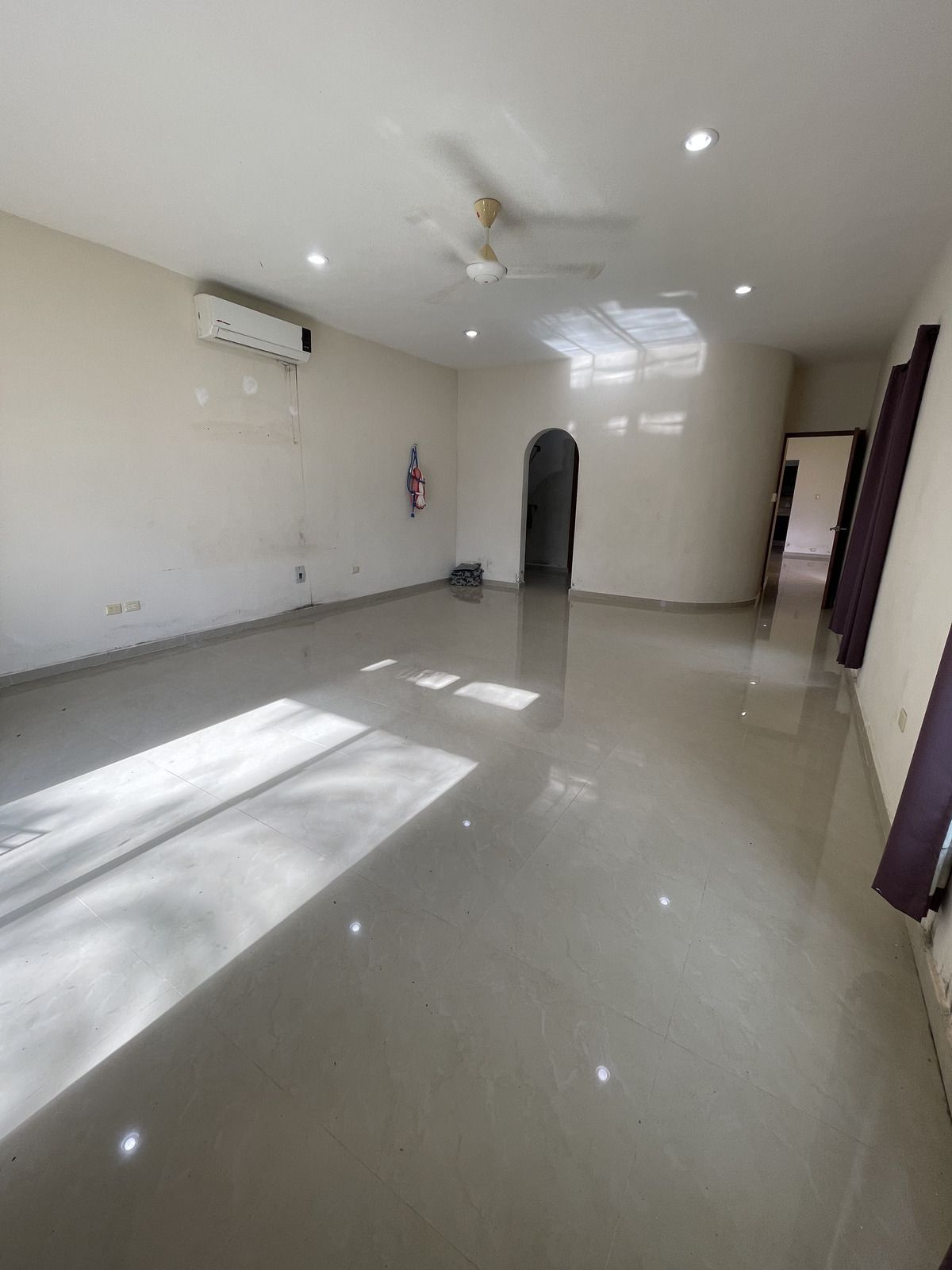 15 de 24: Habitación en planta baja con baño completo