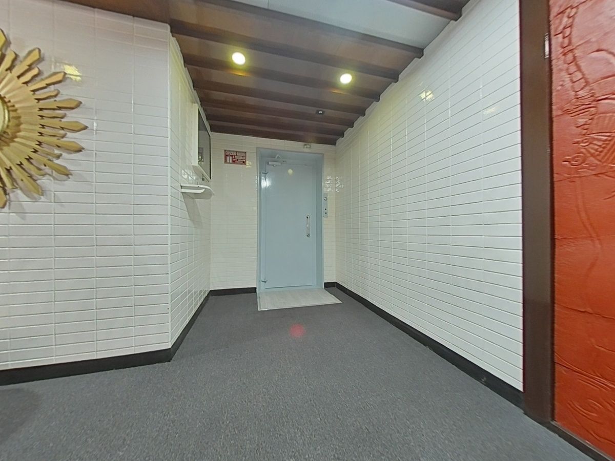 3 de 13: Entrada al elevador