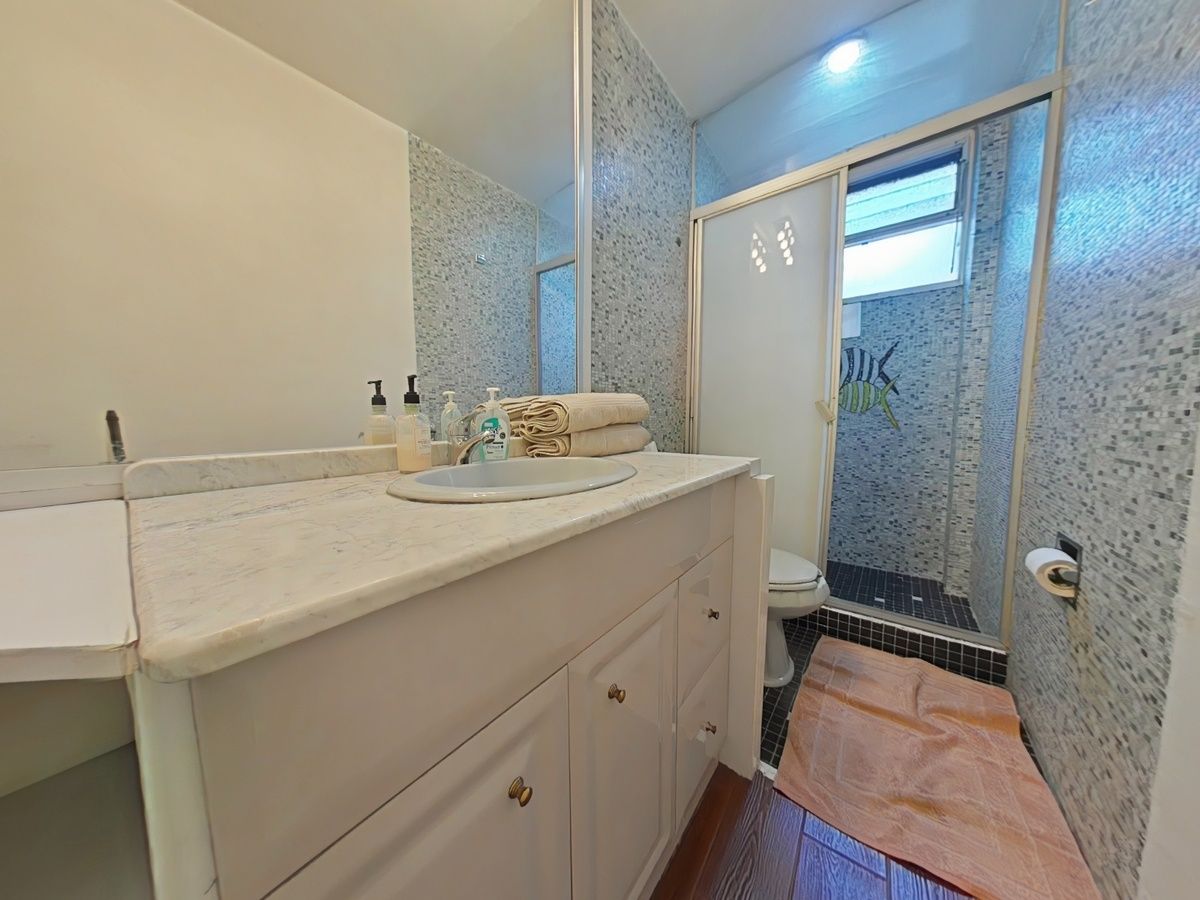 12 de 13: Baño de recámara