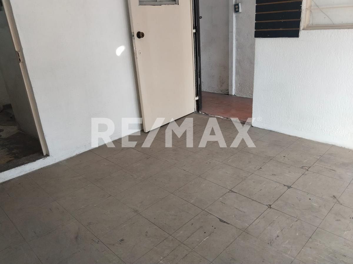 3 de 14: interior local