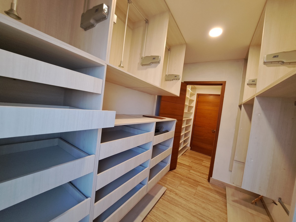2 of 49: Walking closet