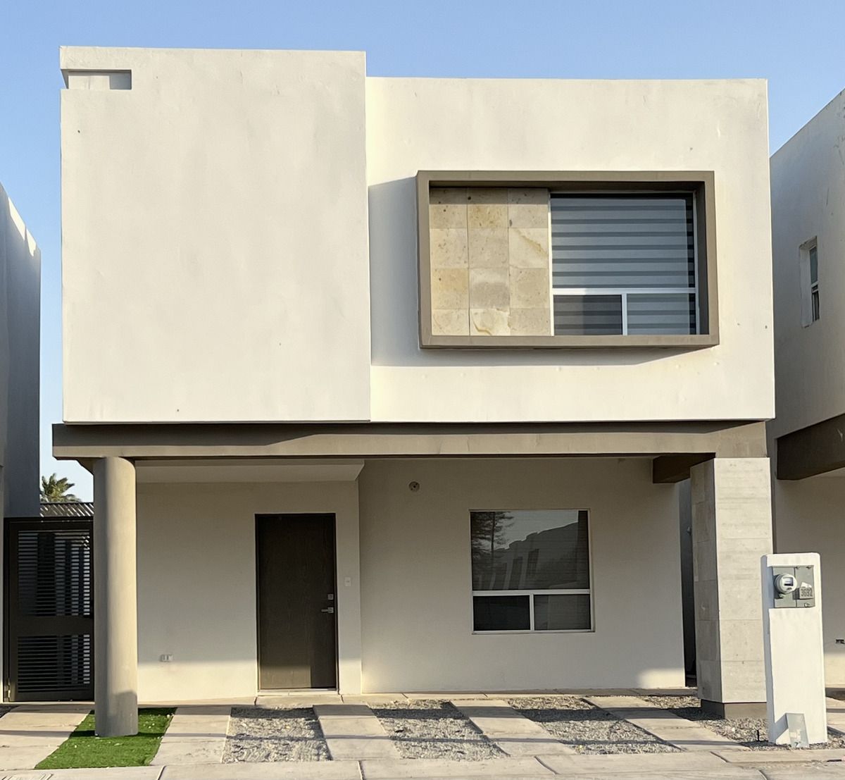 1 of 23: FACHADA