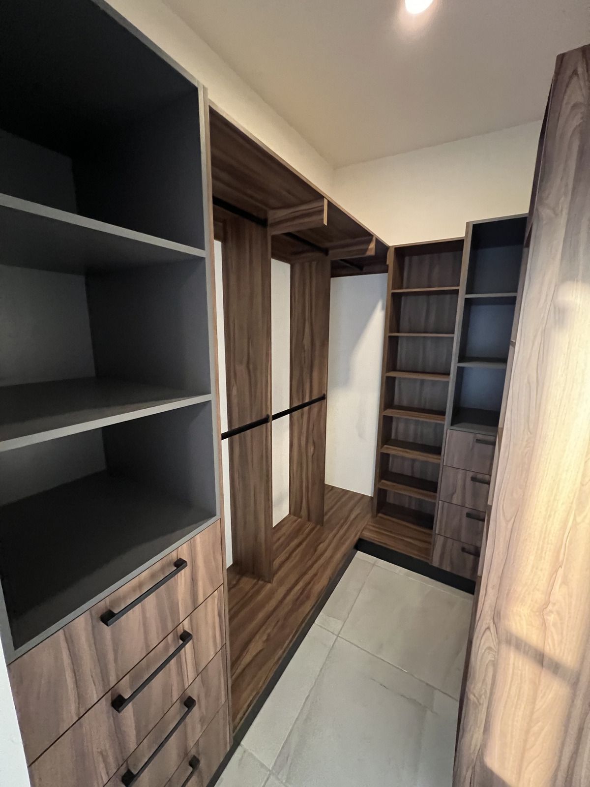 13 de 22: WALKING CLOSET RECAMARA PRINCIPAL