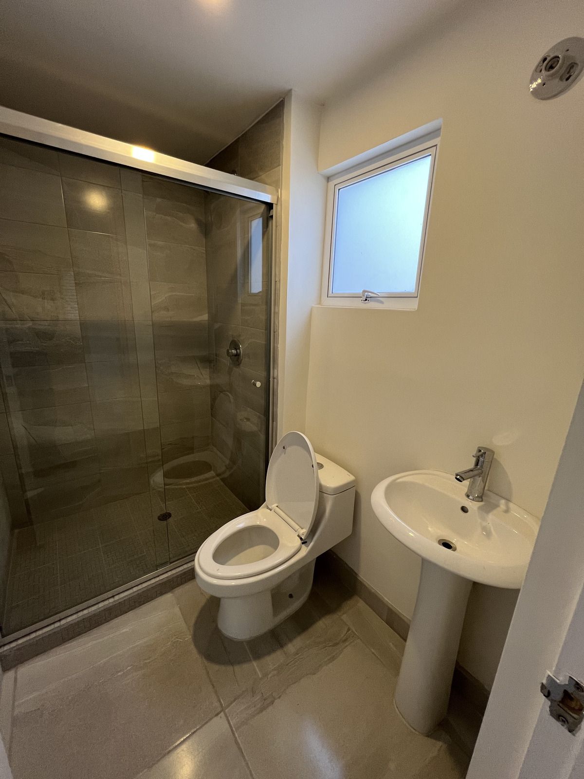 14 de 22: BAÑO COMPARTIDO