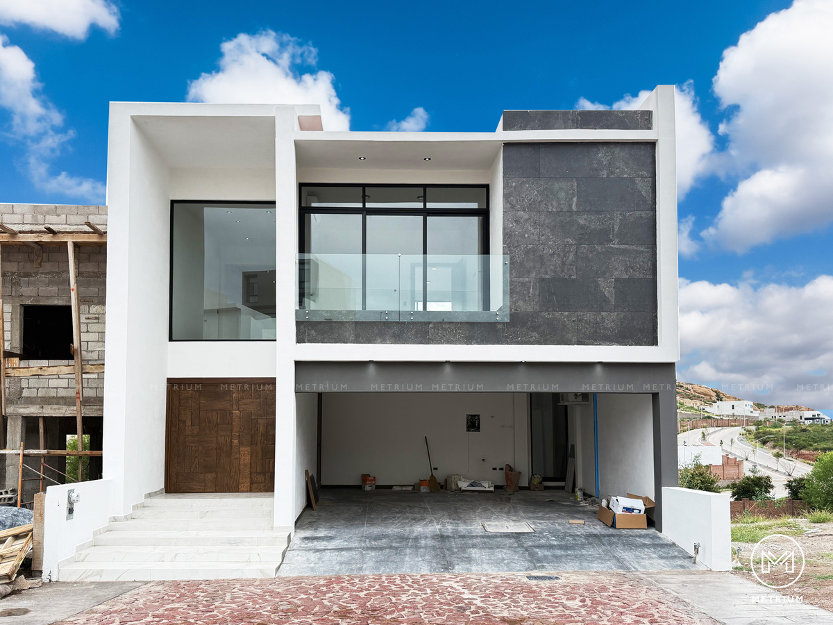 1 de 45: Fachada frontal