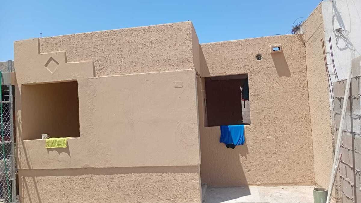 3 of 6: Casa en proceso de reparación y mejora