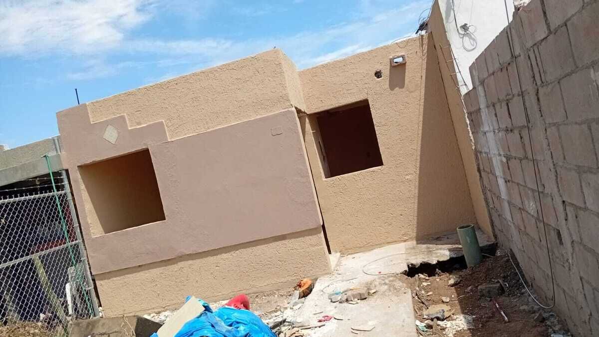 1 of 6: Casa en proceso de reparación y mejora