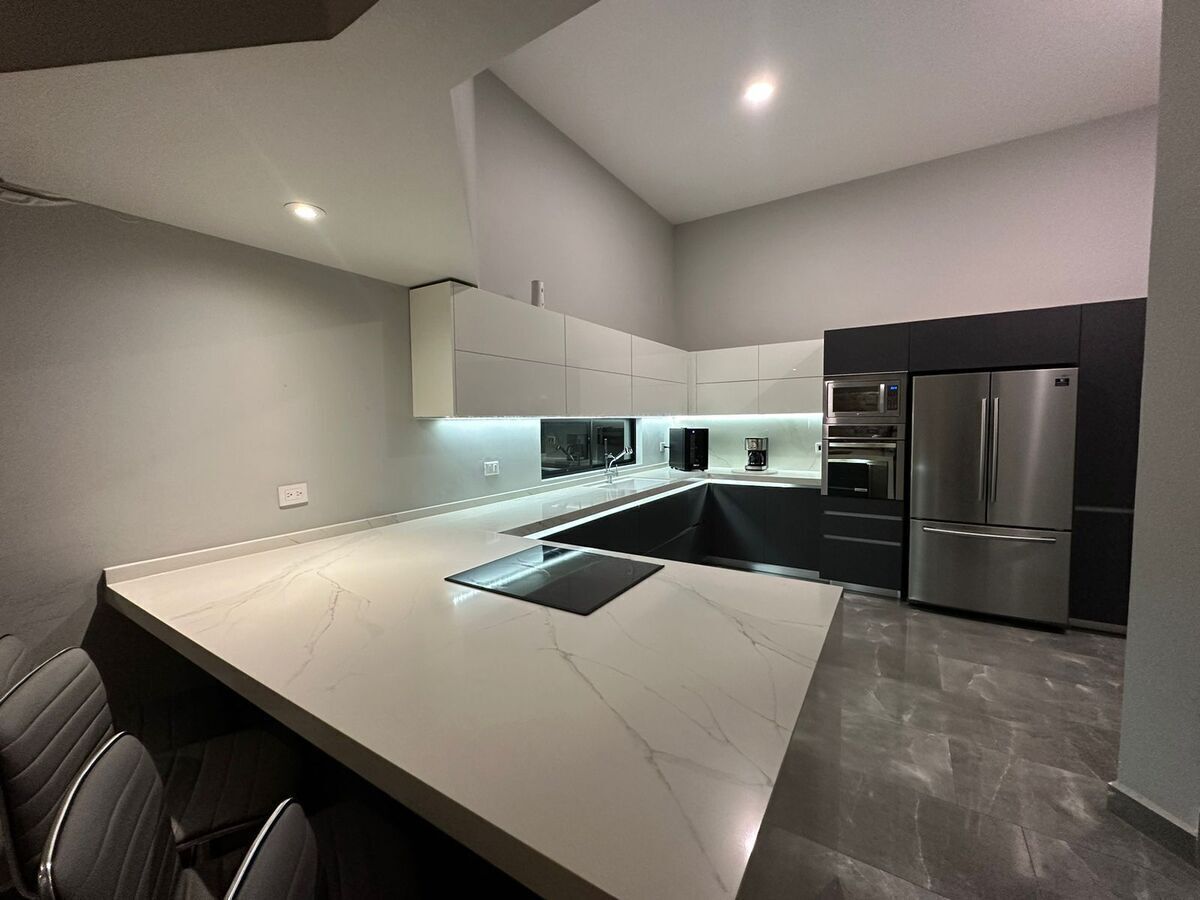 2 of 26: Cubierta de cuarzo