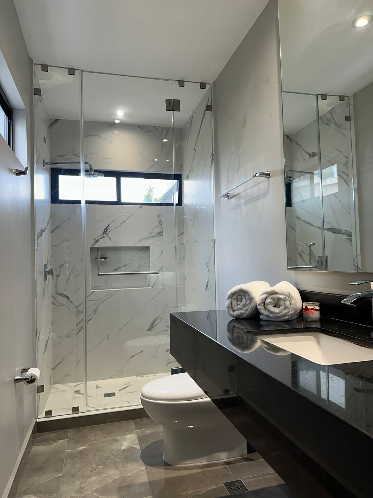 21 of 26: Baño de 2da recámara