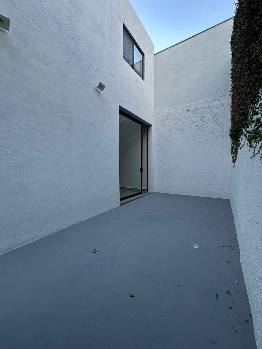 13 de 26: Patio de buen tamaño