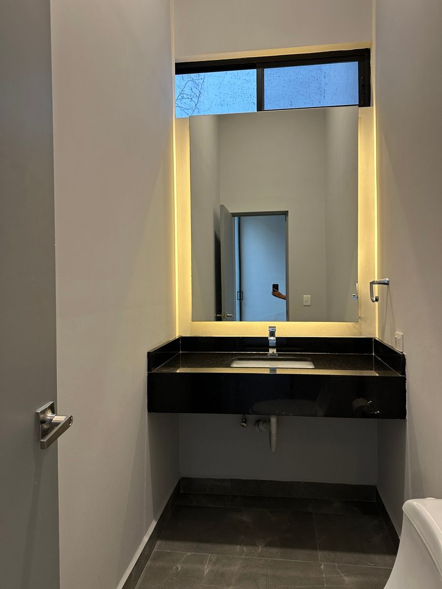 8 de 26: Baño de visitas