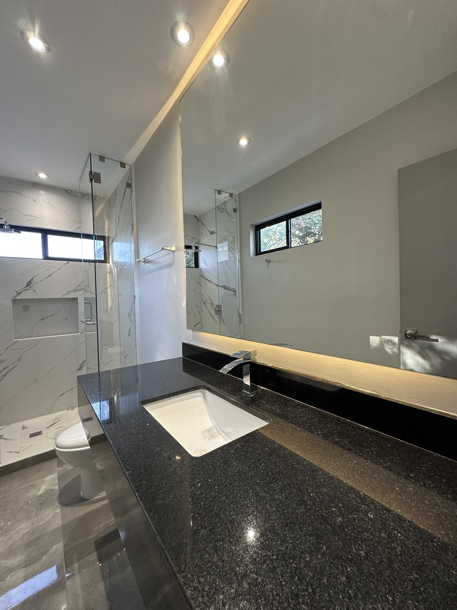 20 of 26: Baño 2da recámara