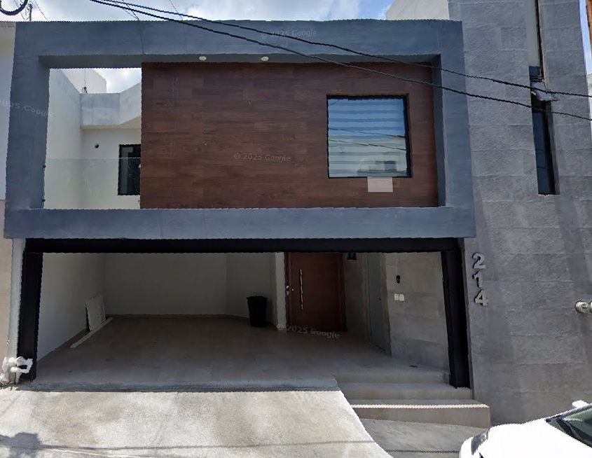 26 of 26: Fachada y cochera techada para 2 autos