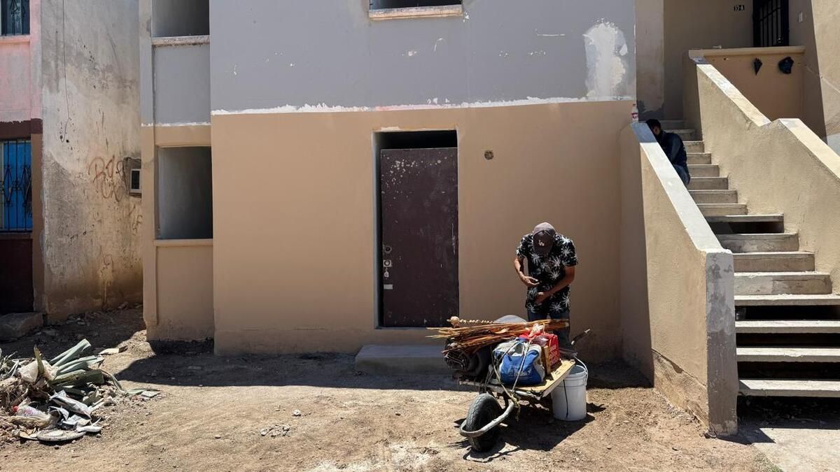 2 de 8: CASA EN PROCESO DE REPARACIÓN Y MEJORA