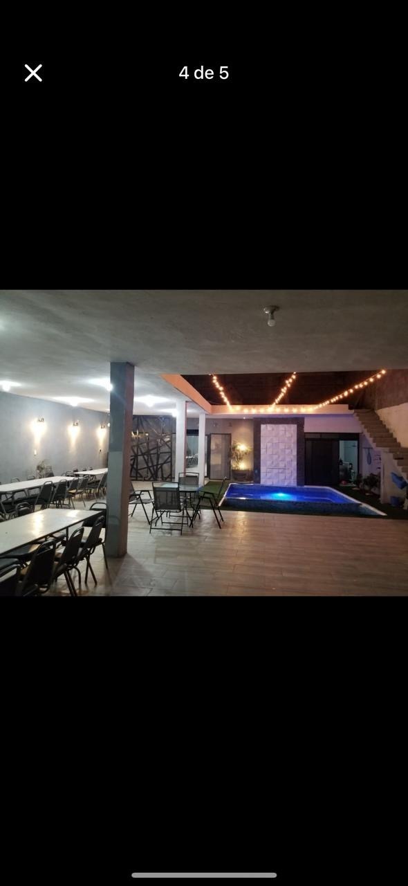 2 de 9: area social y alberca
