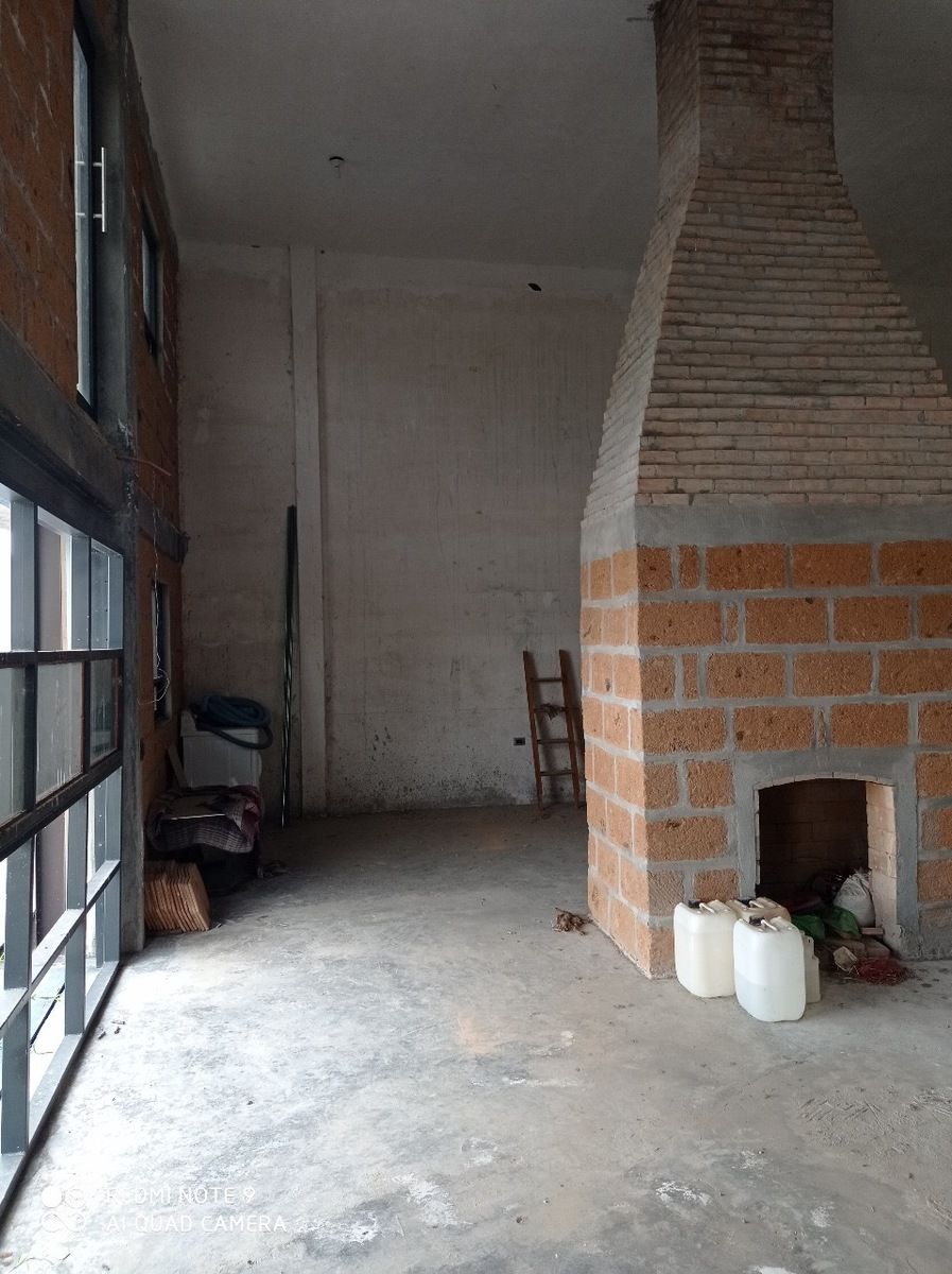 6 de 9: interior chimenea