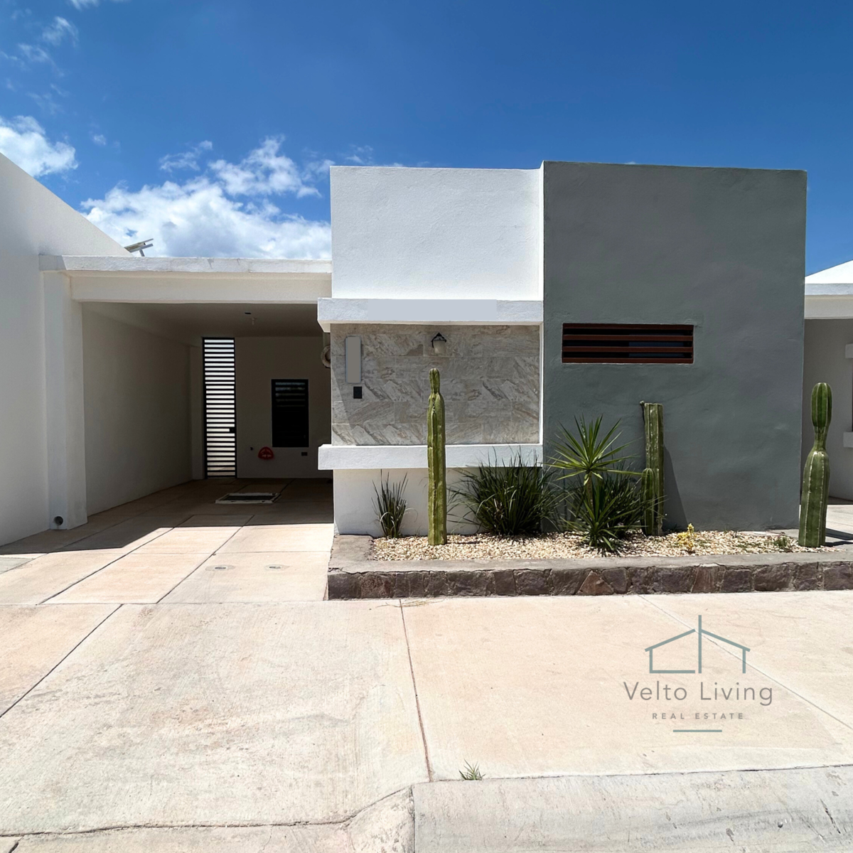 1 of 9: Fachada