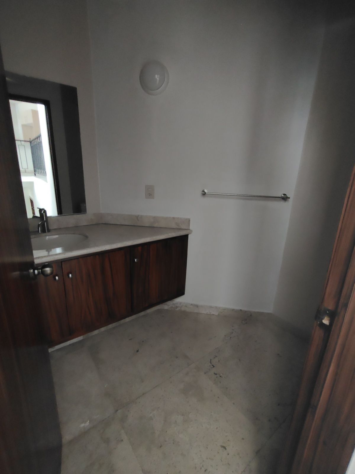 7 de 40: Baño comedor
