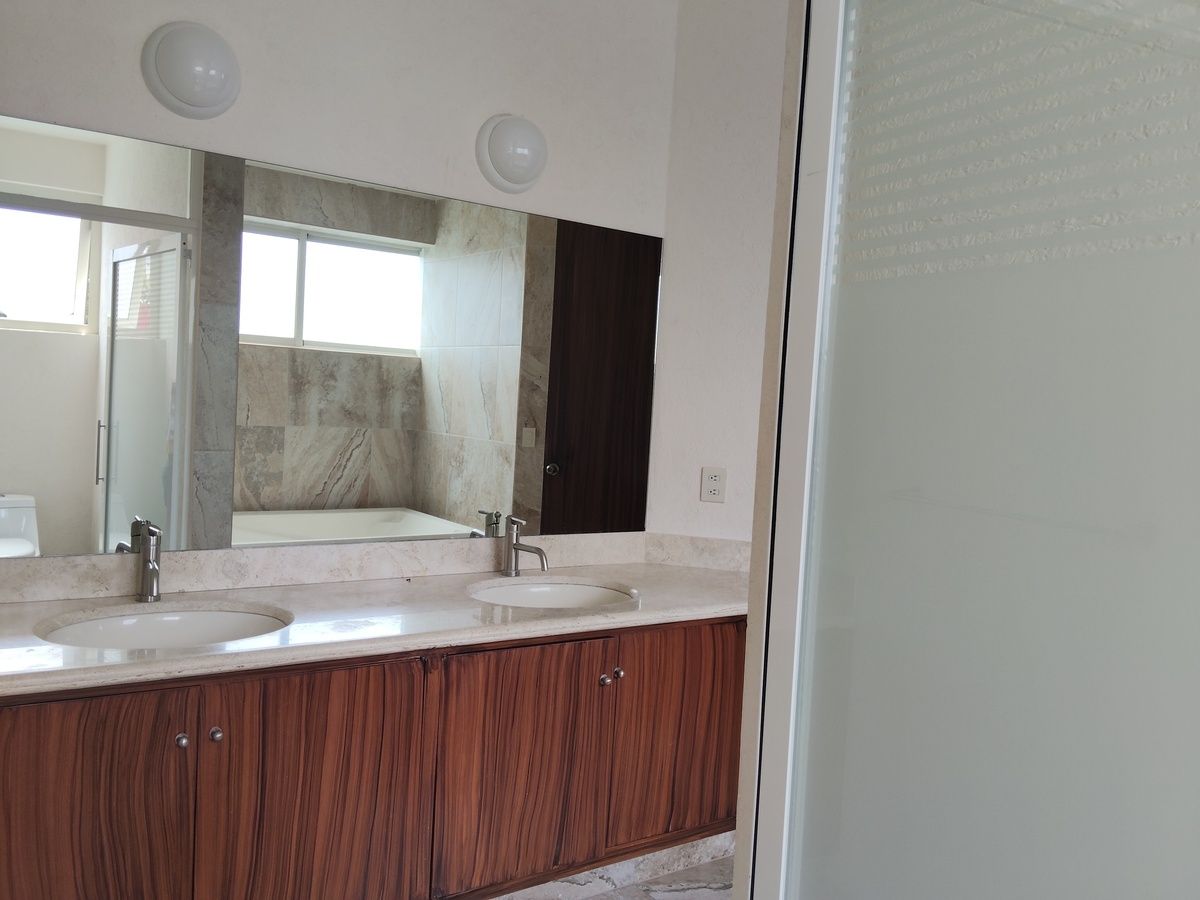 17 de 40: Baño recamara principal