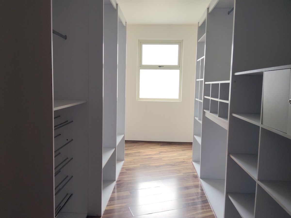 18 de 40: Vestidor recamara principal
