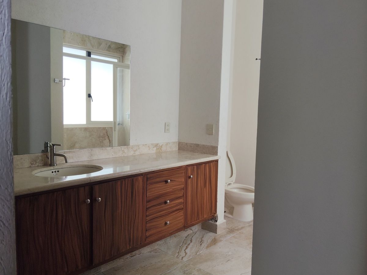23 de 40: Baño recamara secundaria