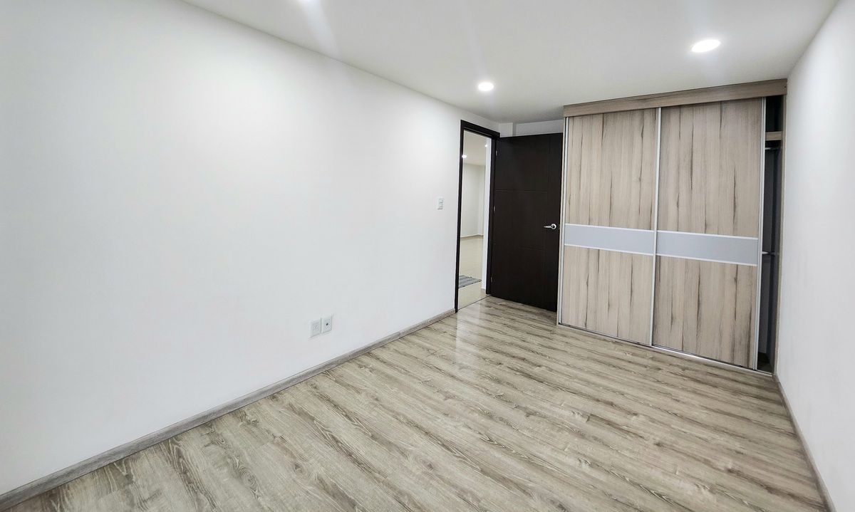 4 de 8: Habitación 1