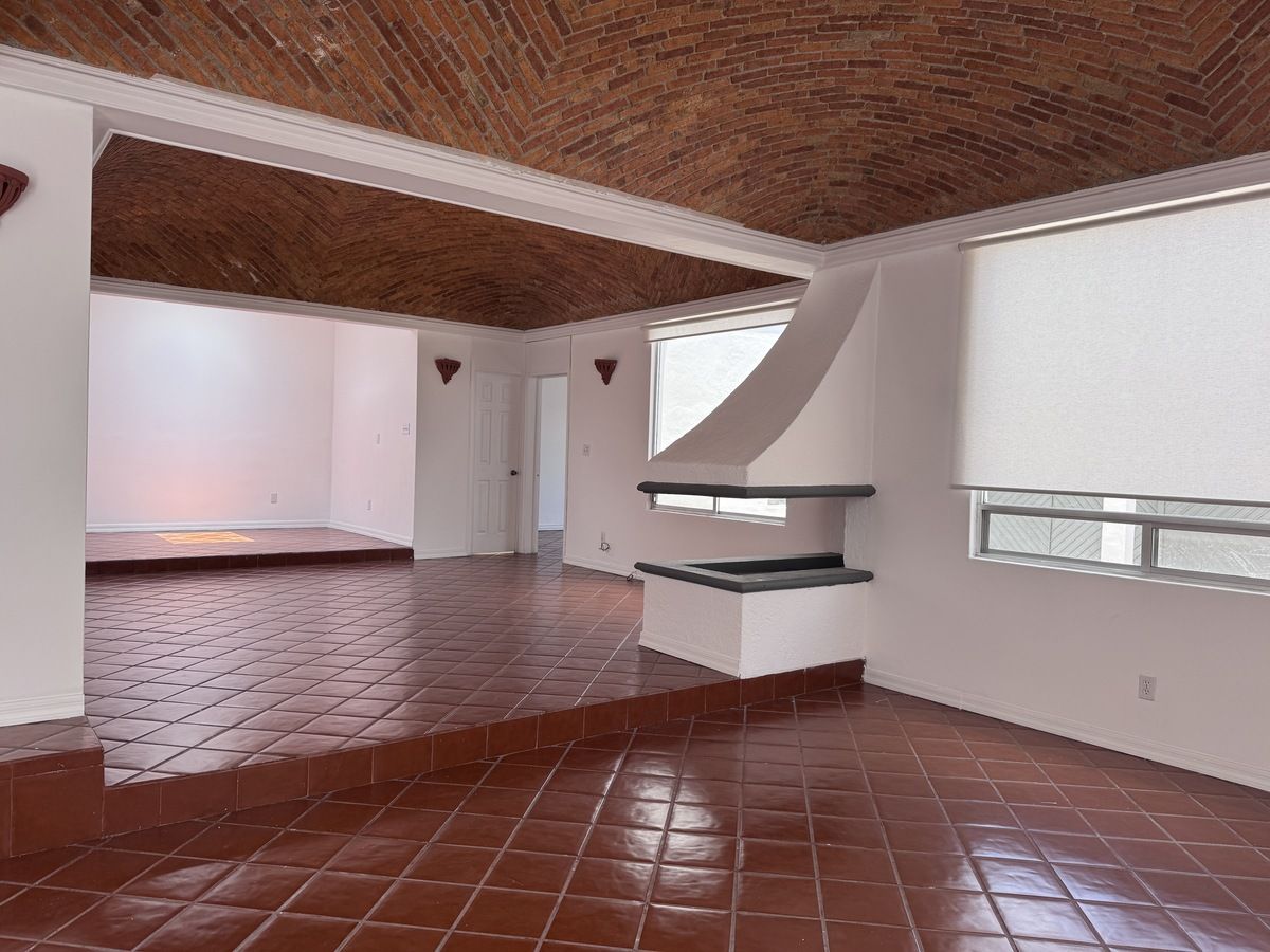 SALA Y COMEDOR CON CHIMENEA