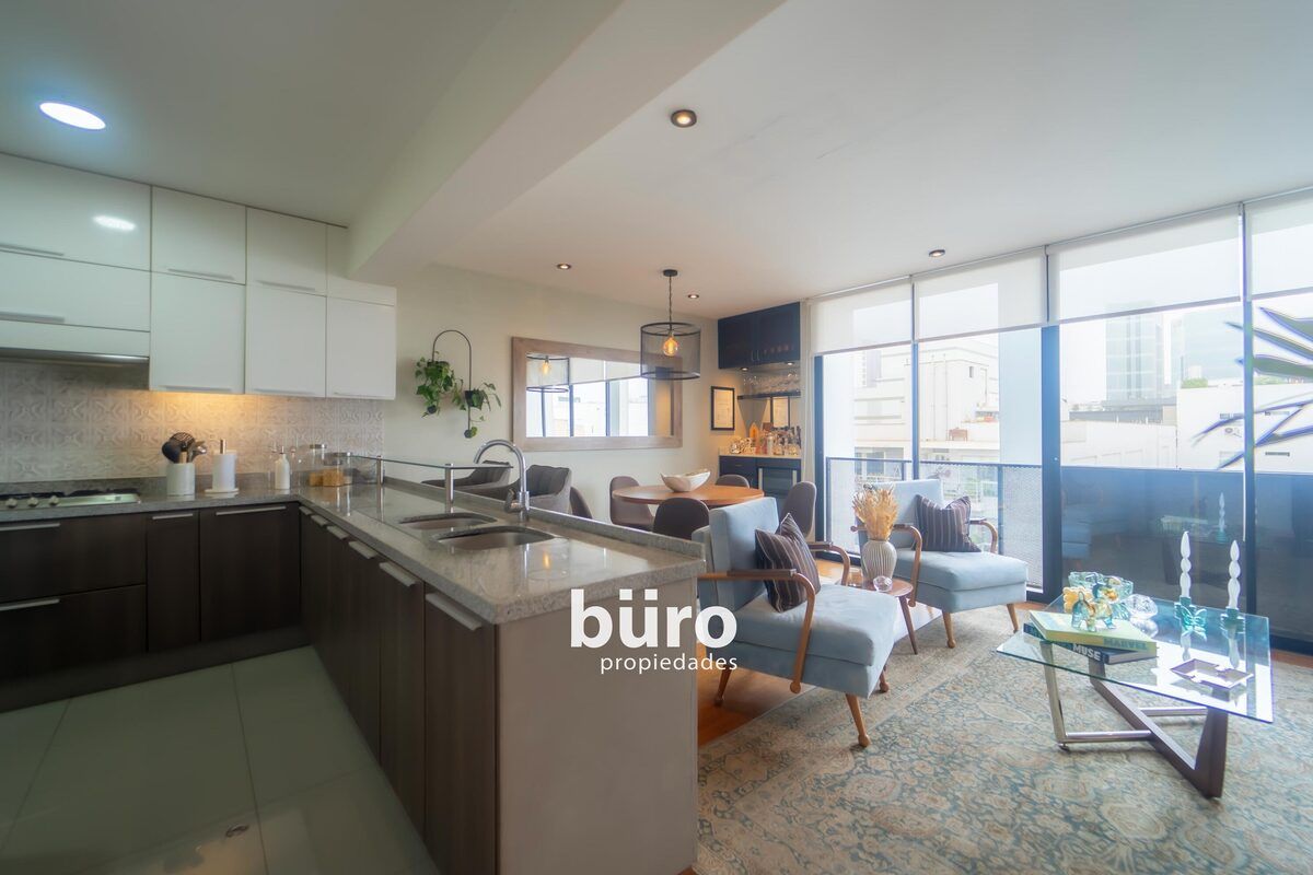 5 de 29: Sala comedor, kitchennette, vista exterior en primer nivel.