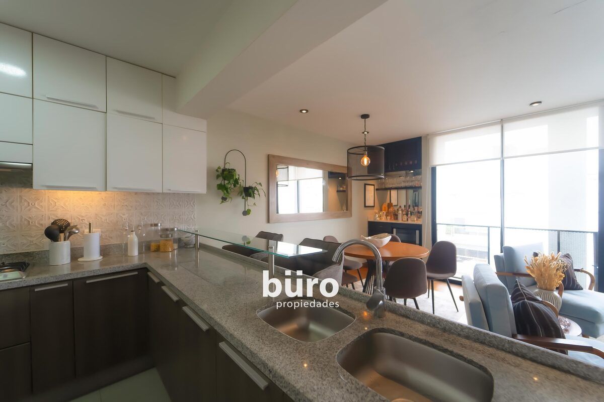 19 de 29: Kitchennette con doble poza y pared con detalle.