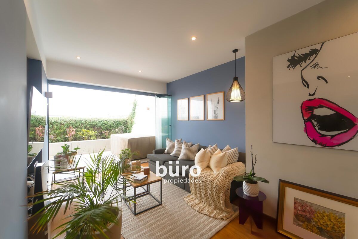 4 de 29: Sala de estar con acceso a la terraza.