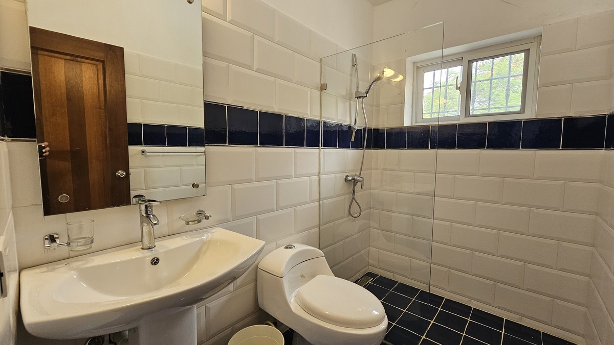 36 de 50: Apartamento 2 - Baño