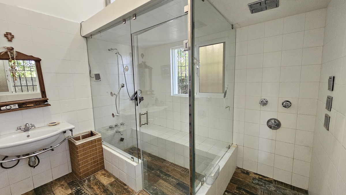 28 de 50: Ala 1 - Baño habitación principal