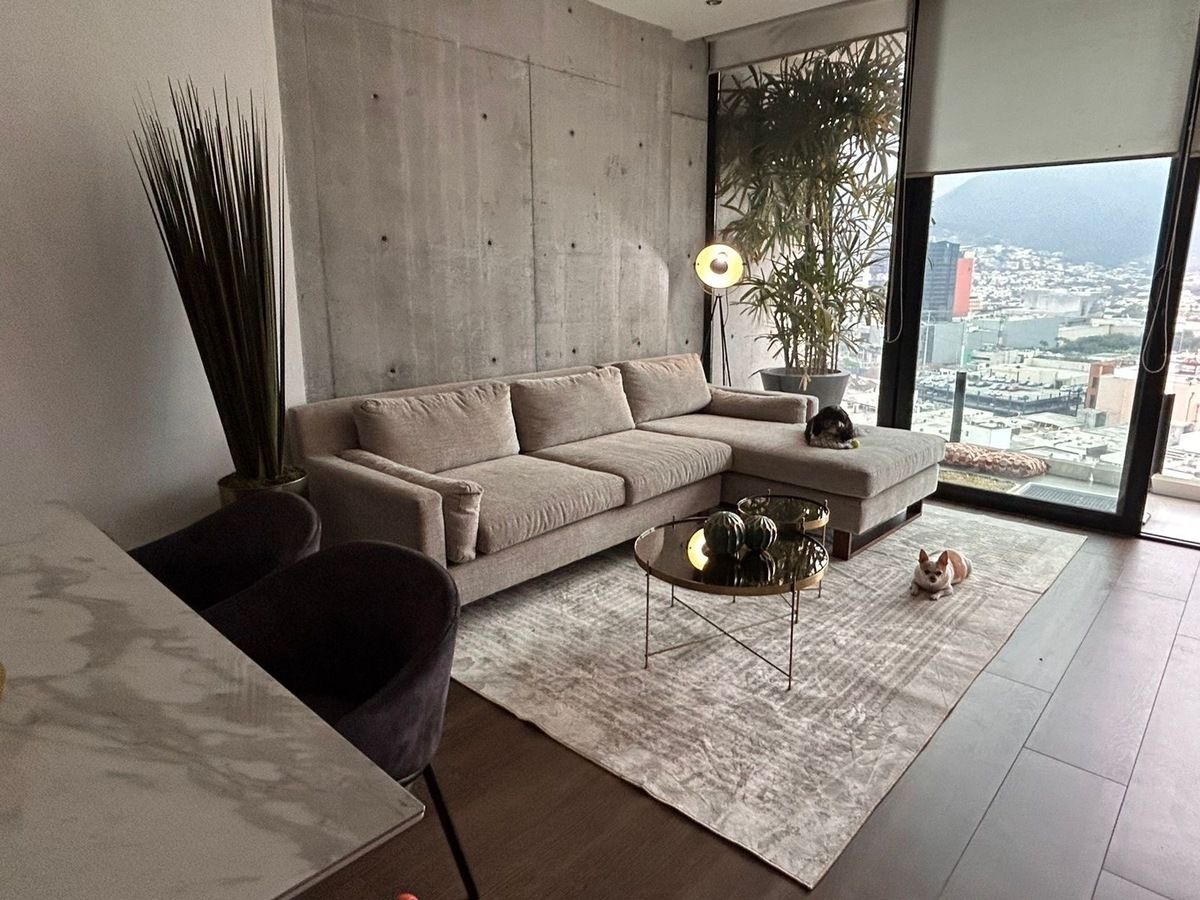 3 de 18: Sala balcon