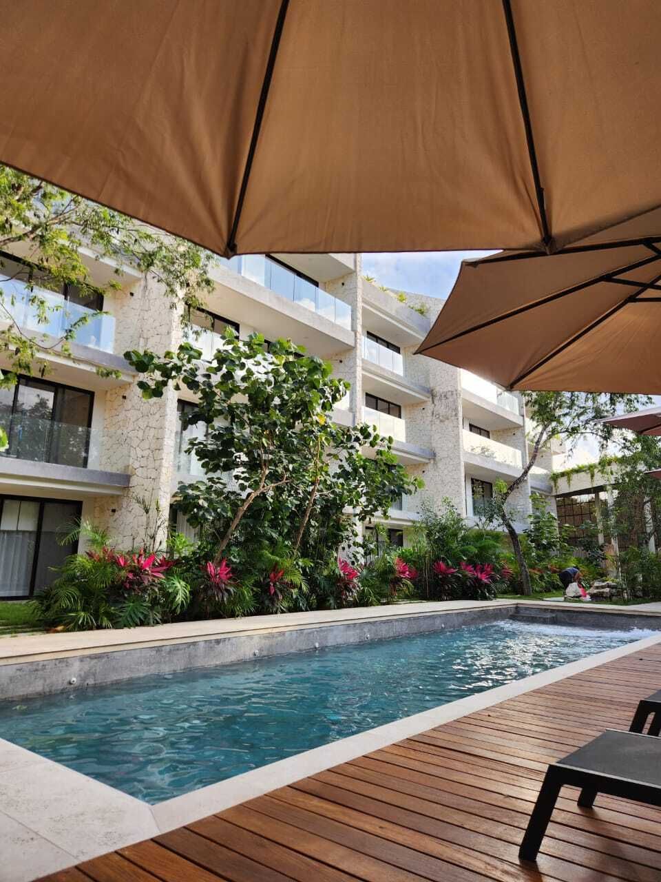1 of 27: FACHADA