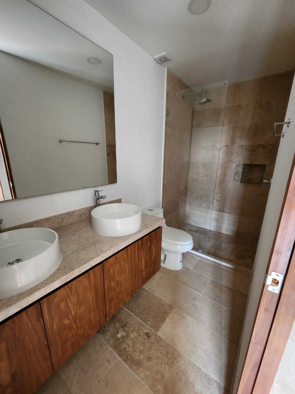 15 of 27: BAÑO COMPLETO