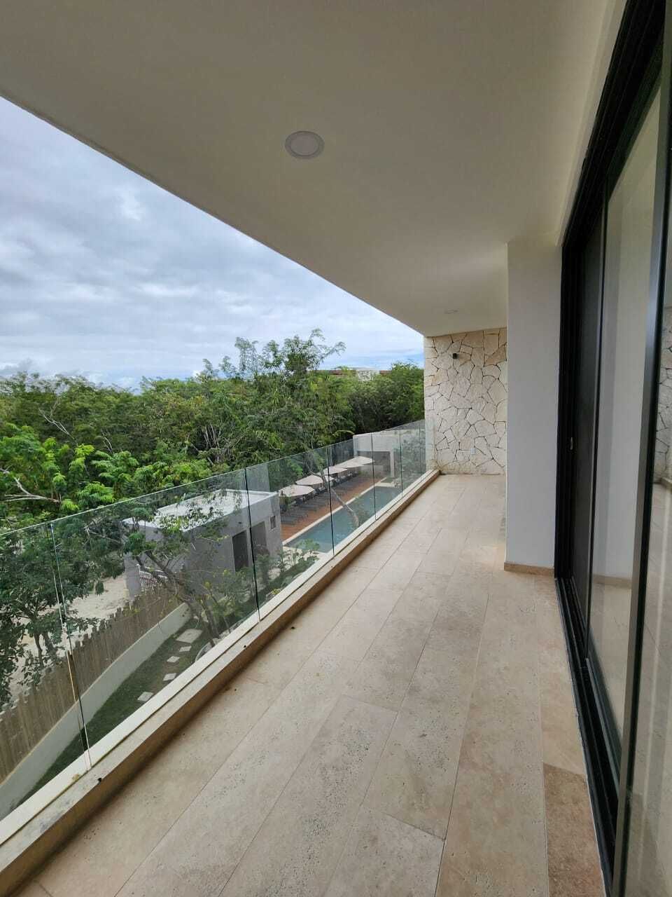 17 of 27: TERRAZA