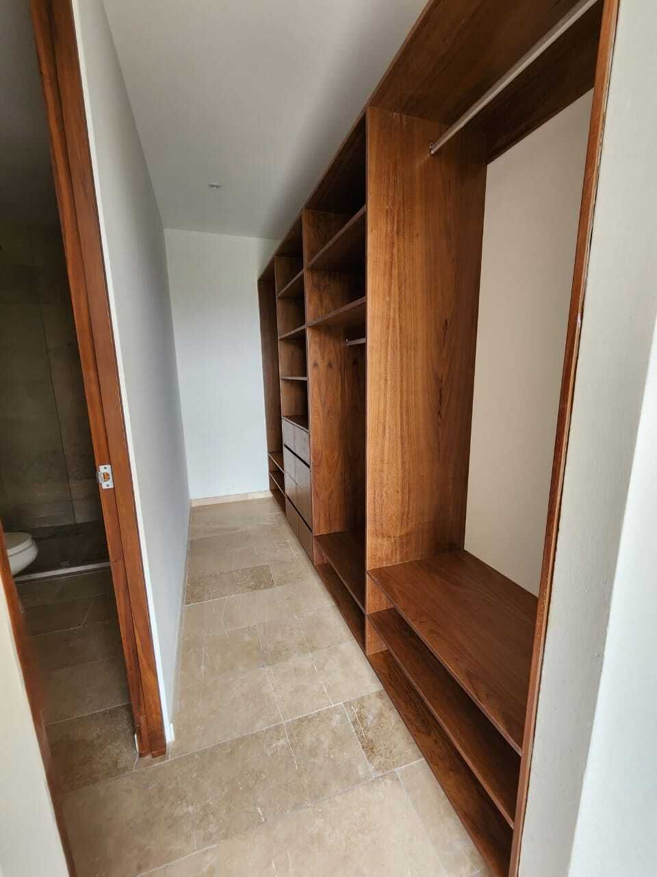 19 of 27: VESTIDOR