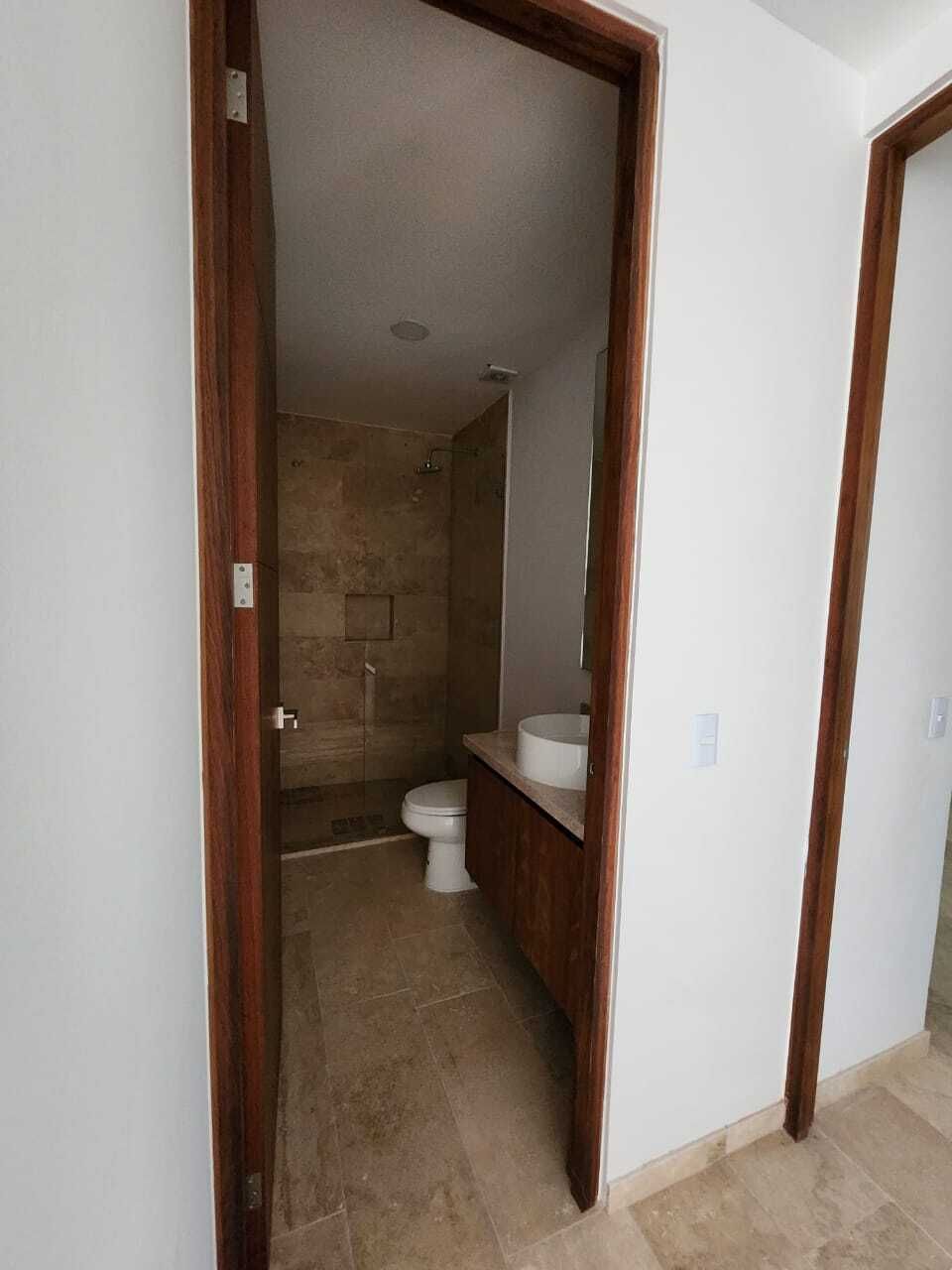21 of 27: BAÑO