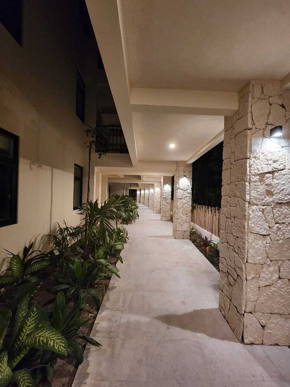 22 of 27: PASILLOS
