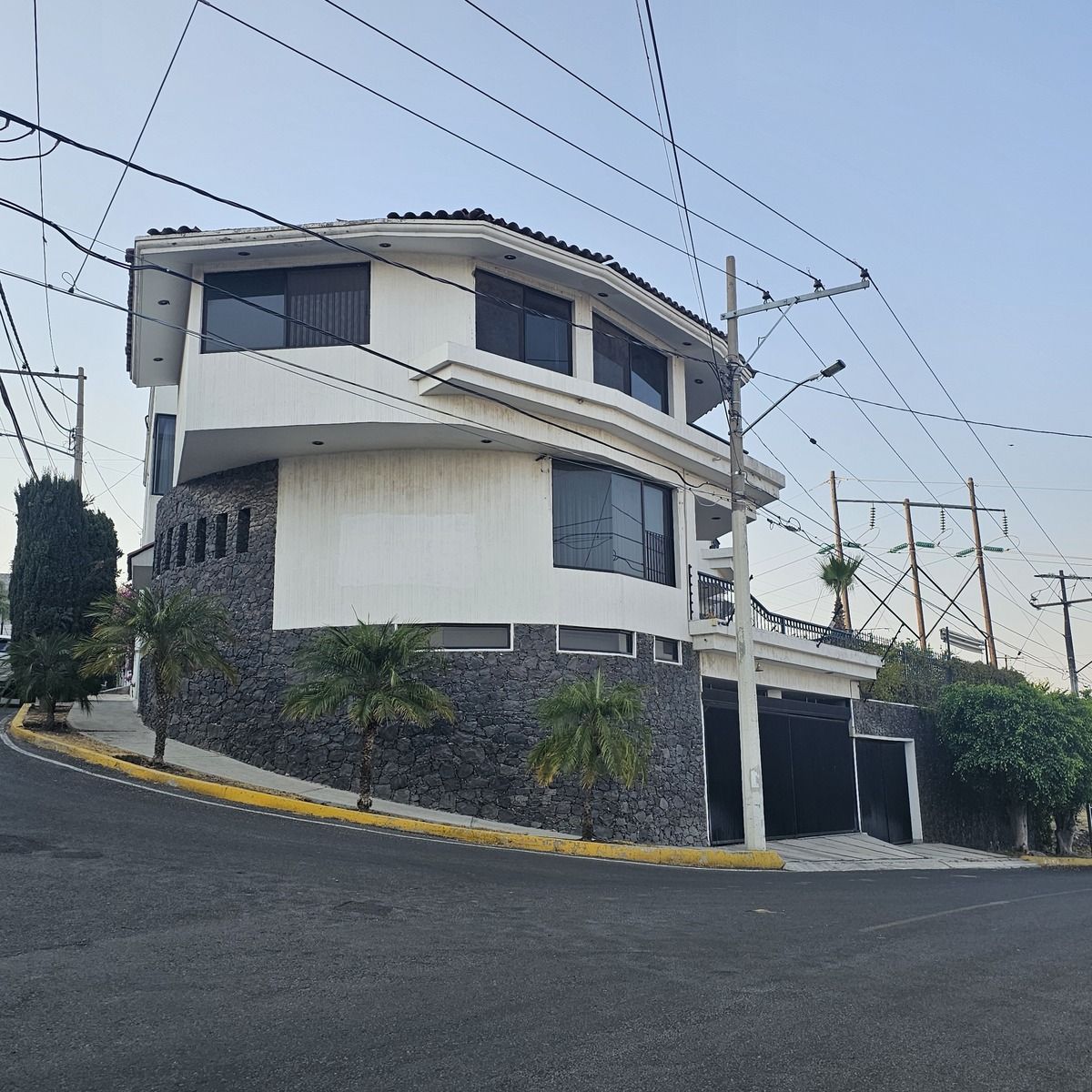 2 de 41: Fachada desde la esquina