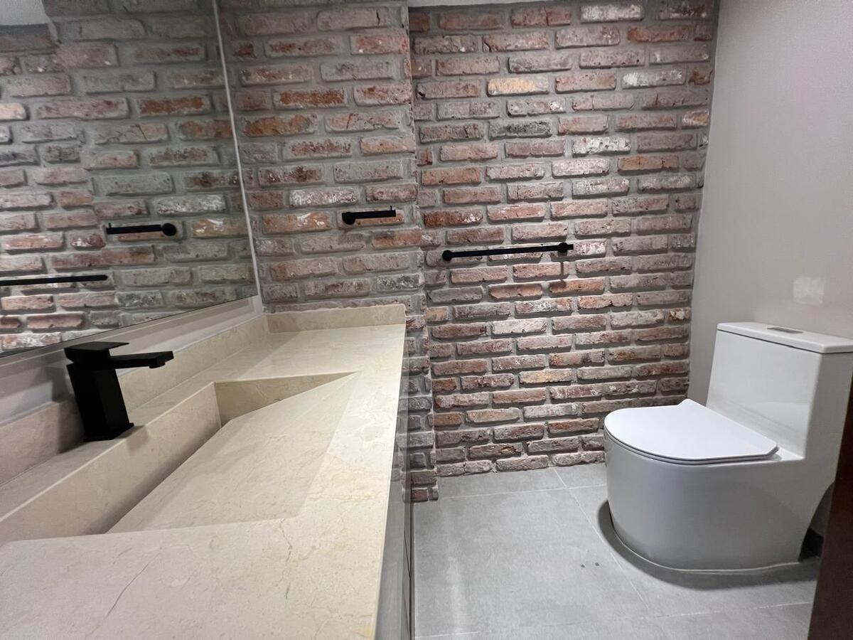 5 de 46: Baño de visitas