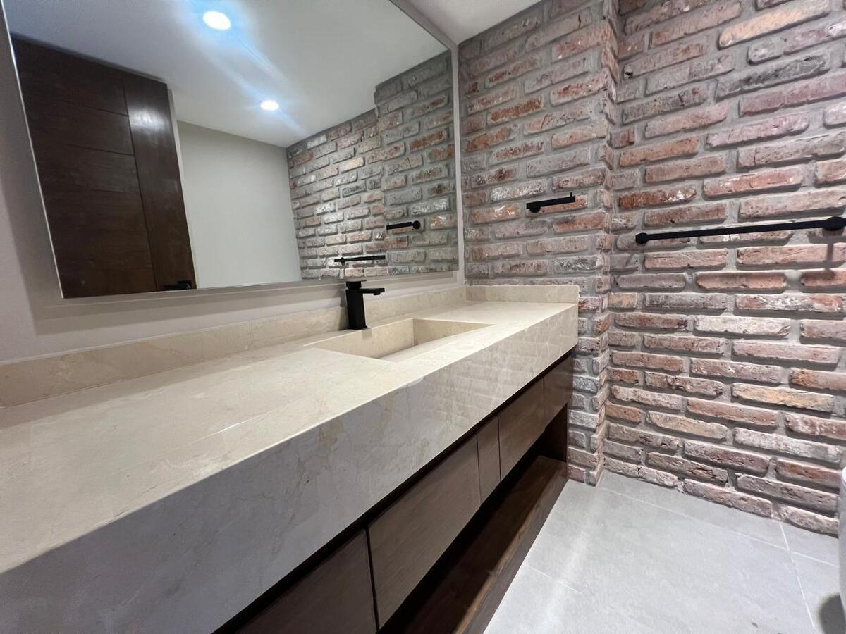 4 de 46: Baño de visitas